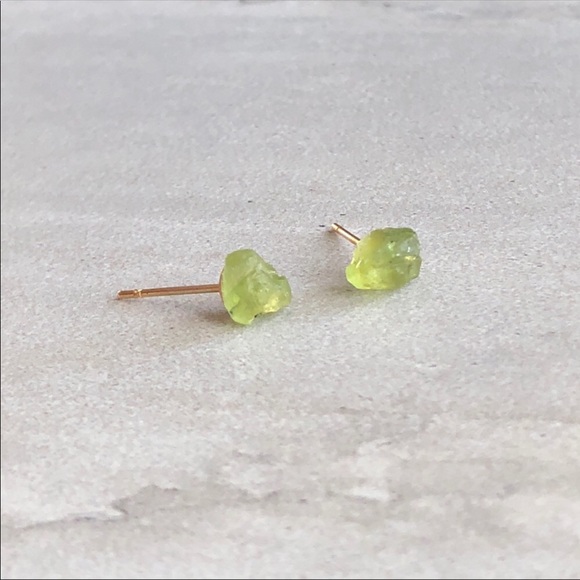 ⬇️Price Drop! Dainty Raw Peridot Earrings - Picture 2 of 8
